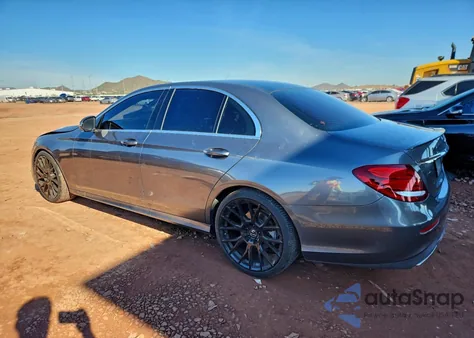 2017 Mercedes-Benz E 300 z USA, uszkodzony, nr VIN WDDZF4JBXHA061378